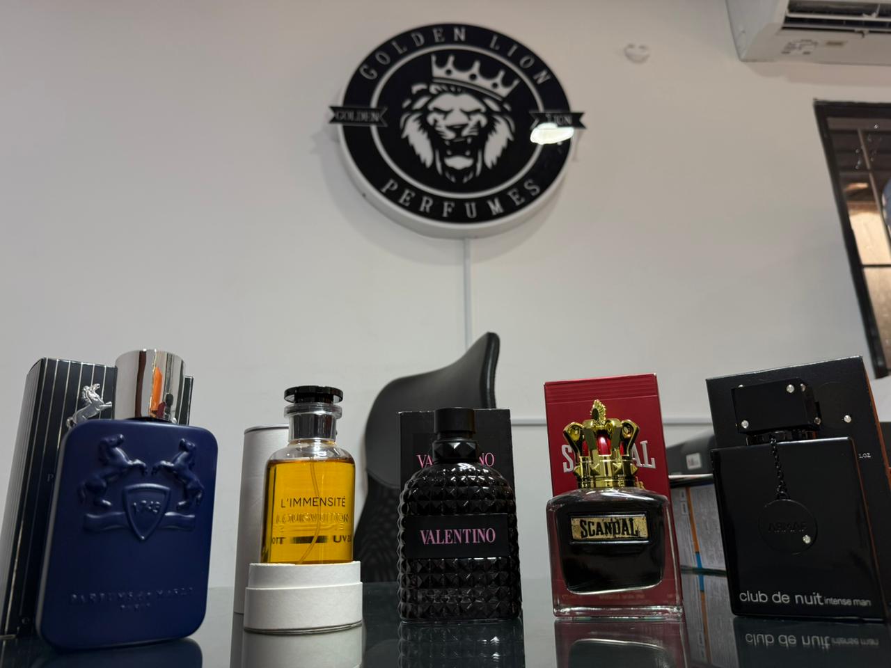 5 PERFUMES + 1 OBSEQUIO (Club De Nuit Intense - Born in roma intense - Scandal - L'Immensite - Layton + 1 Perfumero)